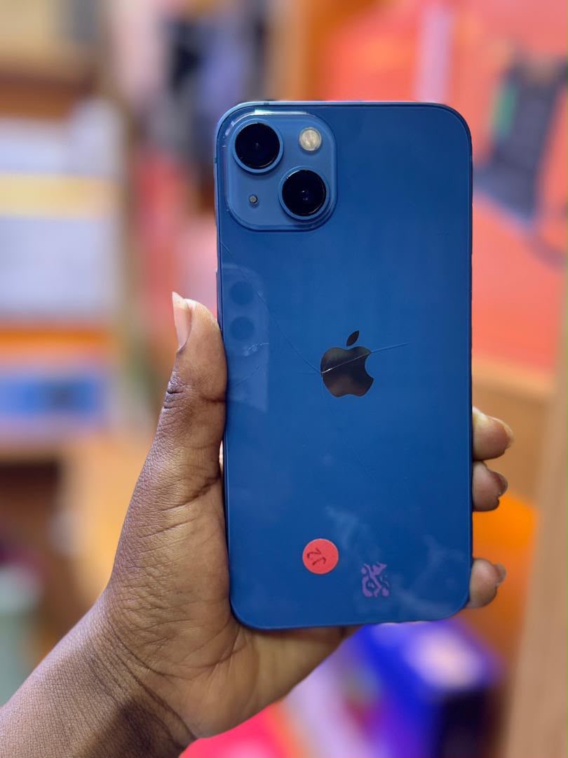 iPhone 13 plain