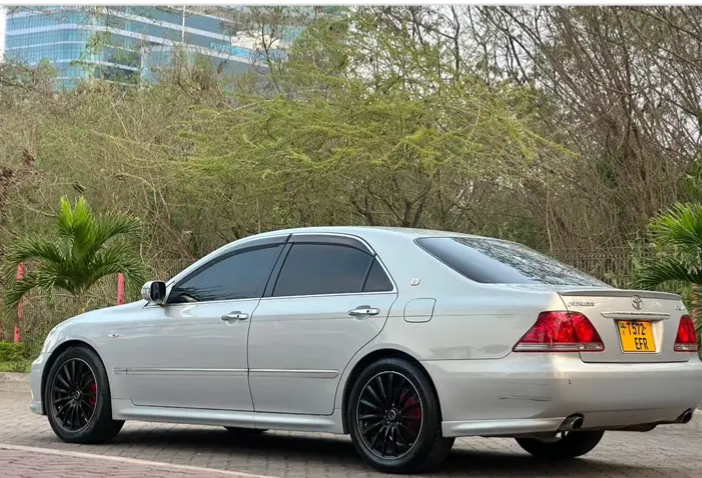 TOYOTA CROWN ATHLETE YEAR 2005