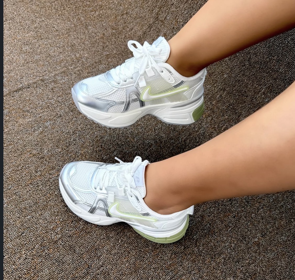 Women sport shoes