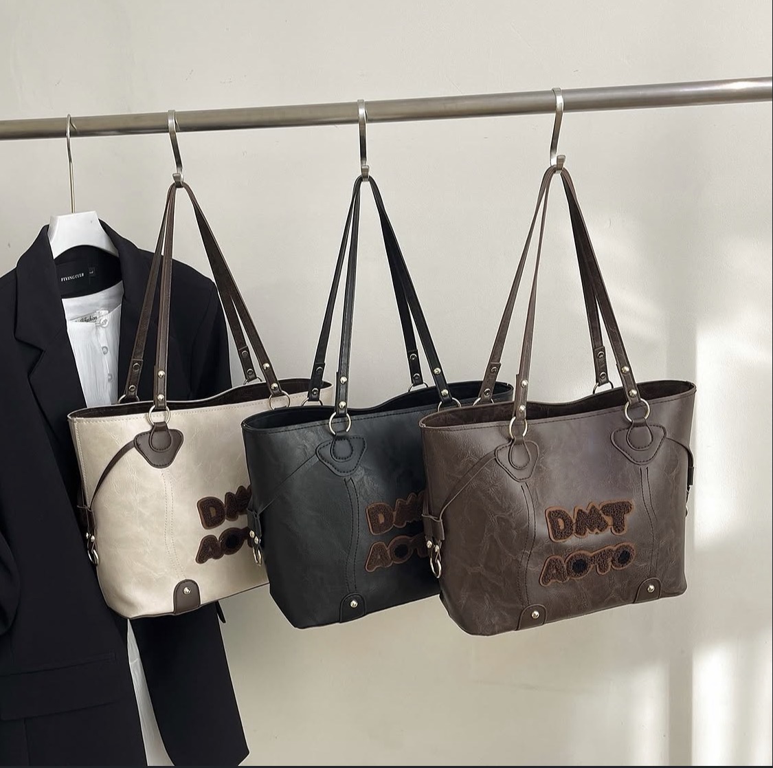 Dmt aoto handbags