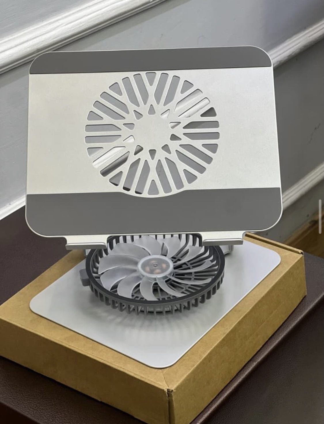L121 Laptop stand